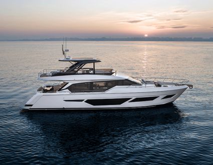 FERRETTI YACHTS 720 -  COMFORT AND SPACE