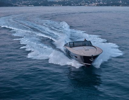 ITAMA 54, ICONIC RETRO ITALIAN STYLE - DYNAMIC DESIGN