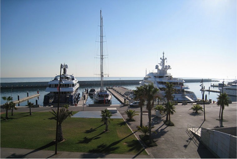 Port Fòrum 16m Rental