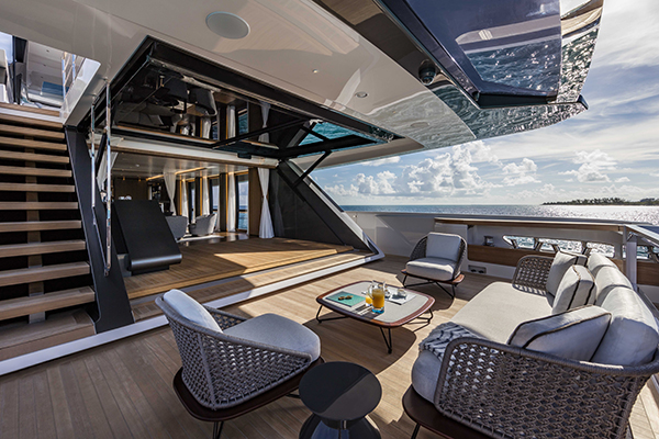 custom line 120 boat builder award 600x400 inwardsmarine